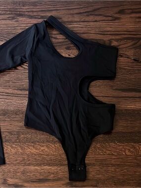 Eladay Black Asymmetric One-Shoulder Bodysuit